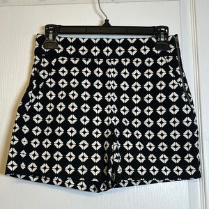 ZARA 3.5" Inseam Stylish Black and White Patterned Shorts Size XS EUC #2550